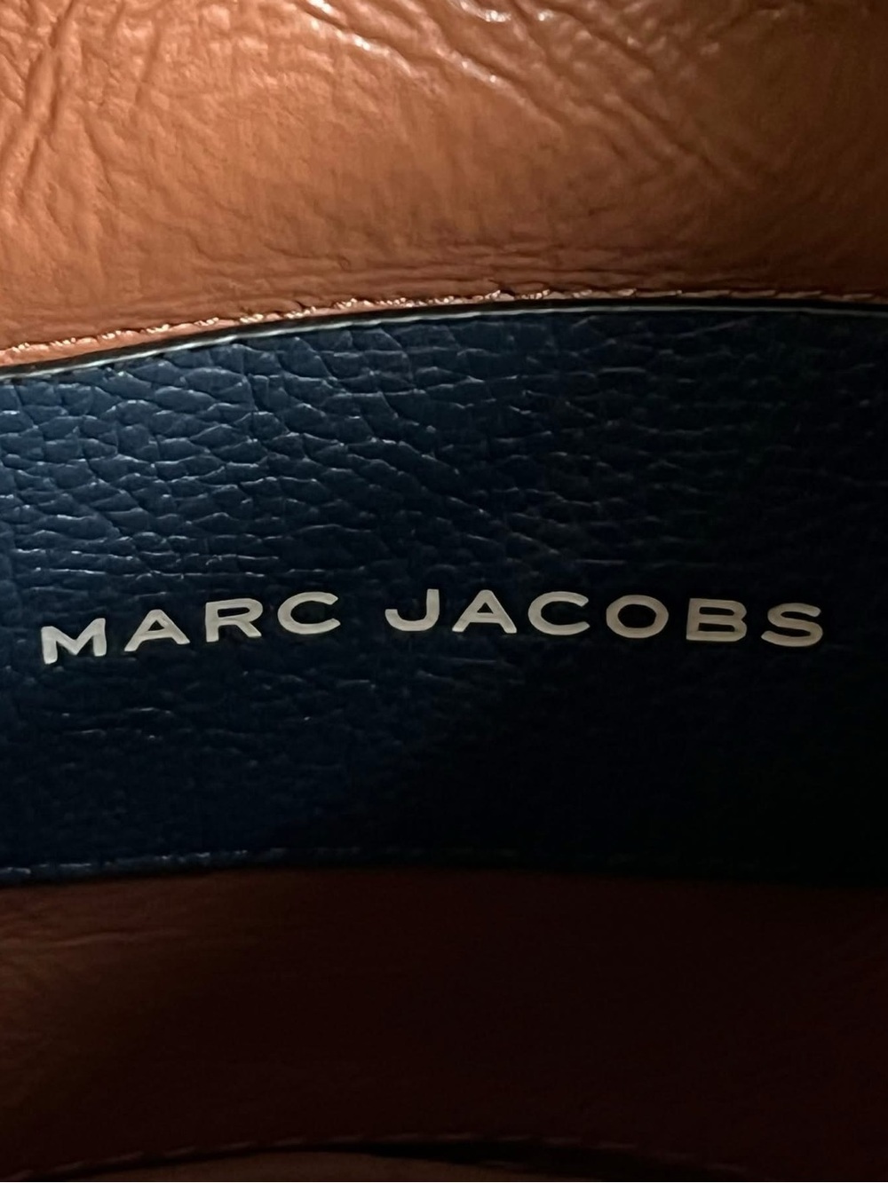 H652L01PF22 - Marc Jacobs The Leather Bucket Bag - Picture 12 of 16